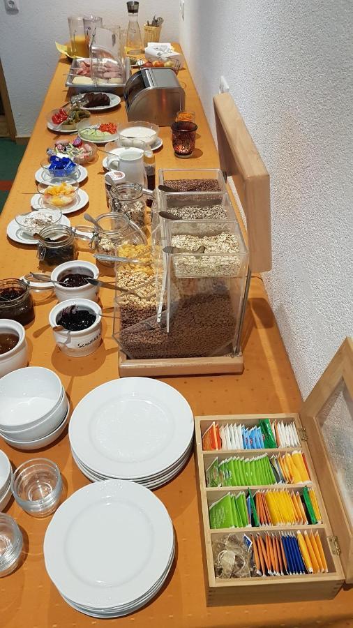 Pension Burgschroffen Fendels Buitenkant foto